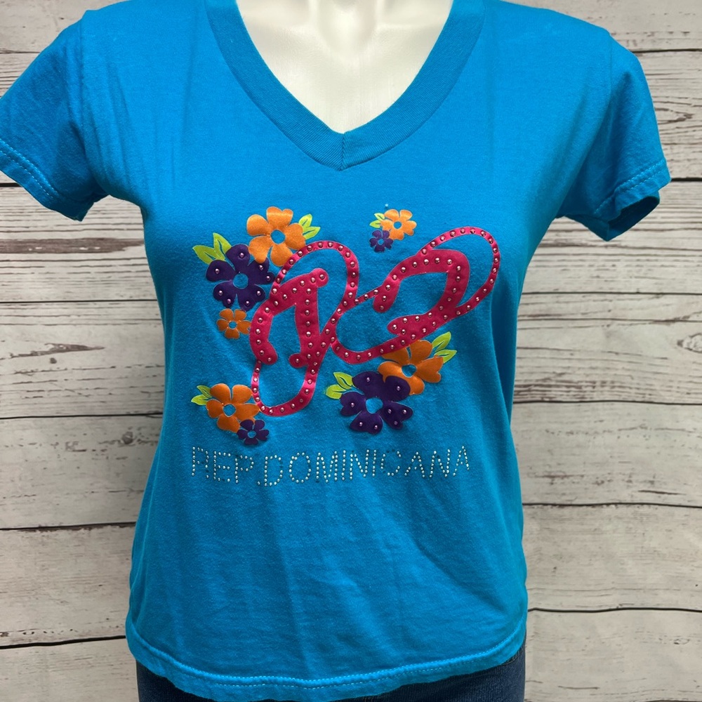 V neck tee Dominican Republic